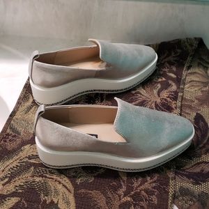 Ladies shoes